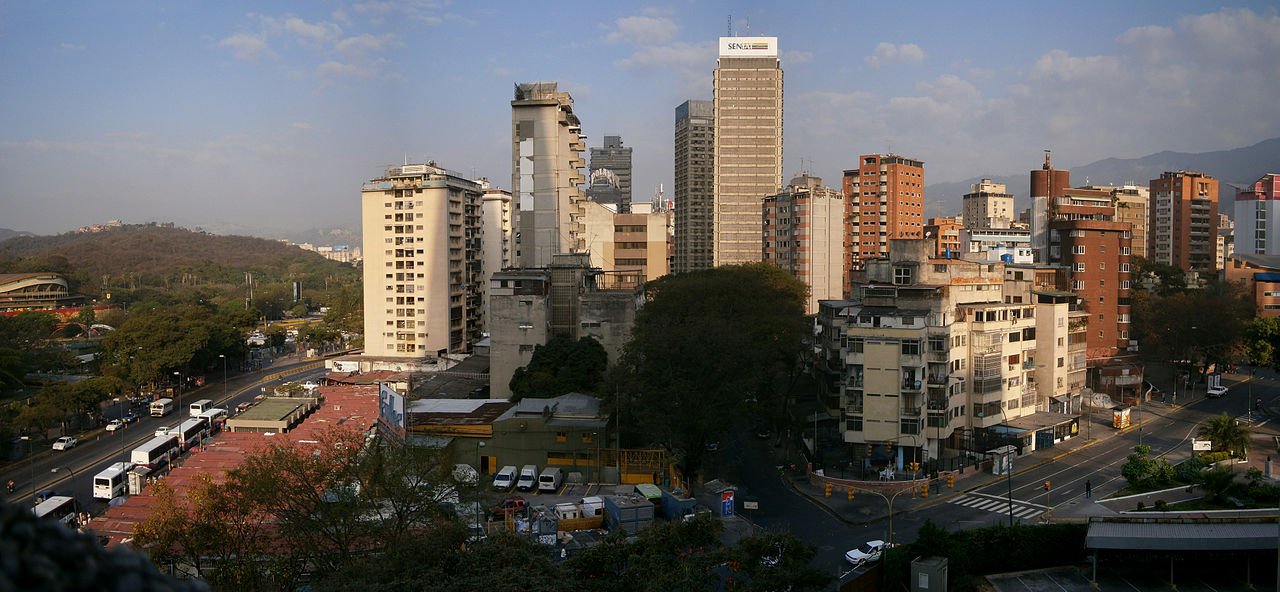 Panoramic view of Caracas, Venezuela — free Wikimedia Commons media