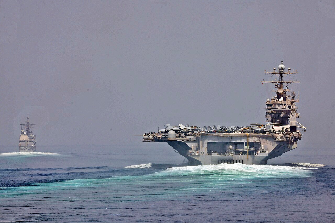 Flickr - Official U.S. Navy Imagery - U.S. Navy ships transit the Strait of Hormuz. — free Wikimedia Commons media