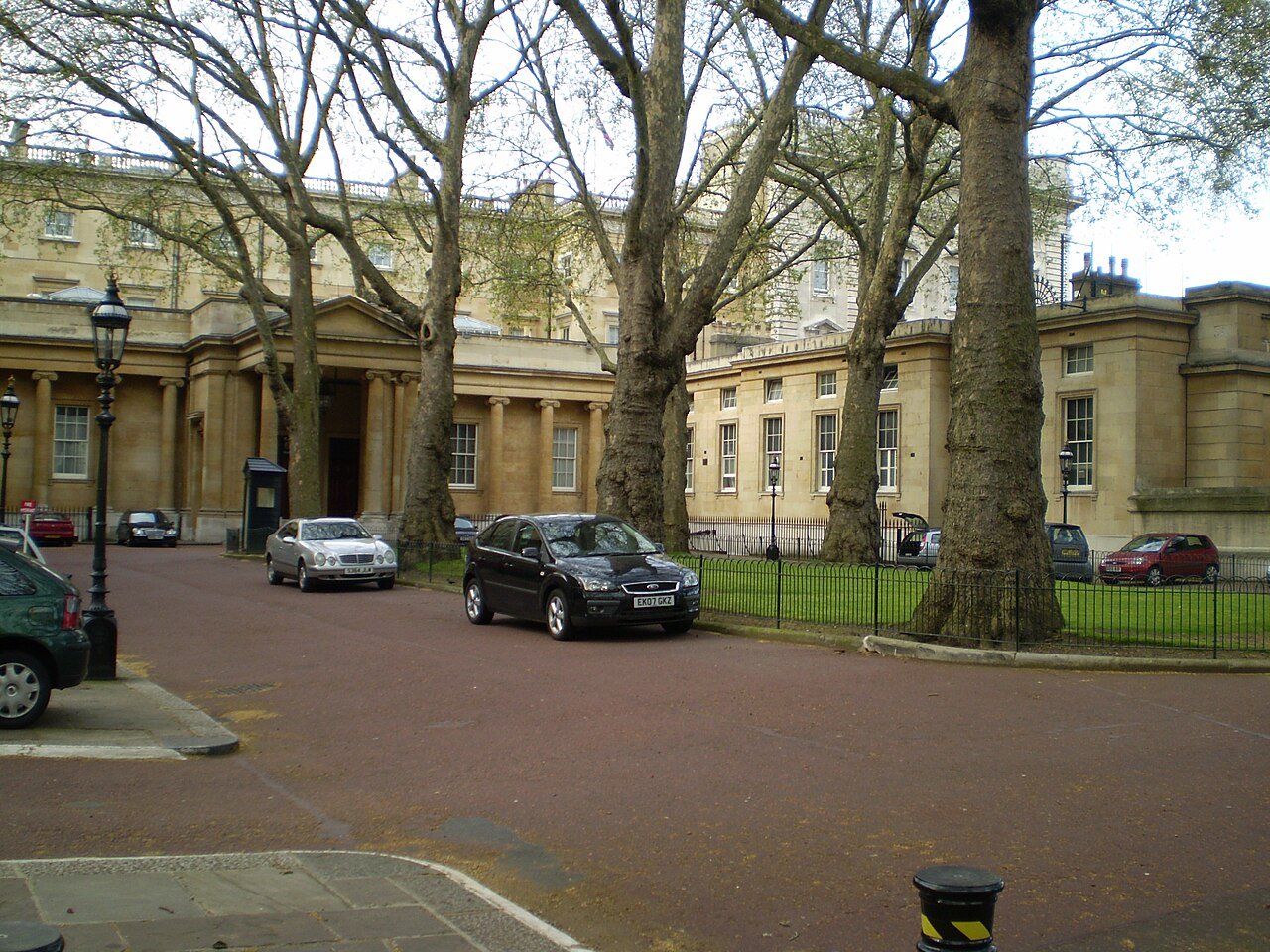 Ambassador's Entrance to Buckingham Palace — free Wikimedia Commons media